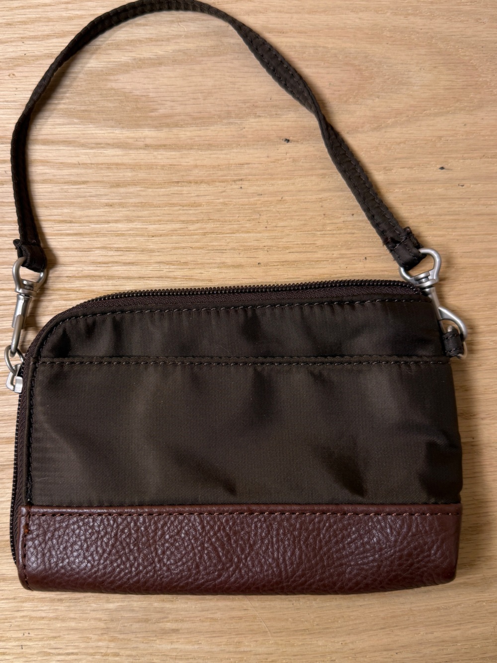 Baggallini Wristlet Zipper Wallet Brown